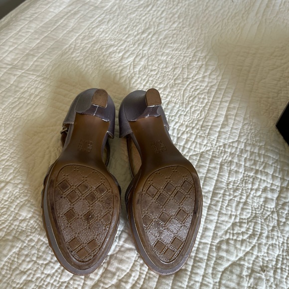 Shoes, heels, strap/buckle style - Picture 8 of 11